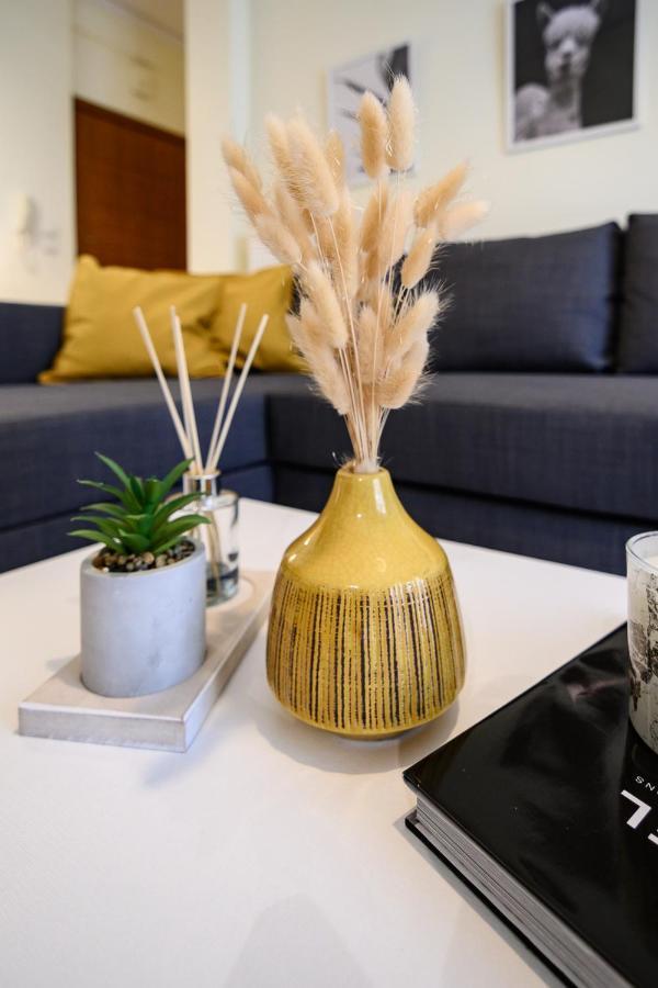 Yellow Fresh Apartment-city Center